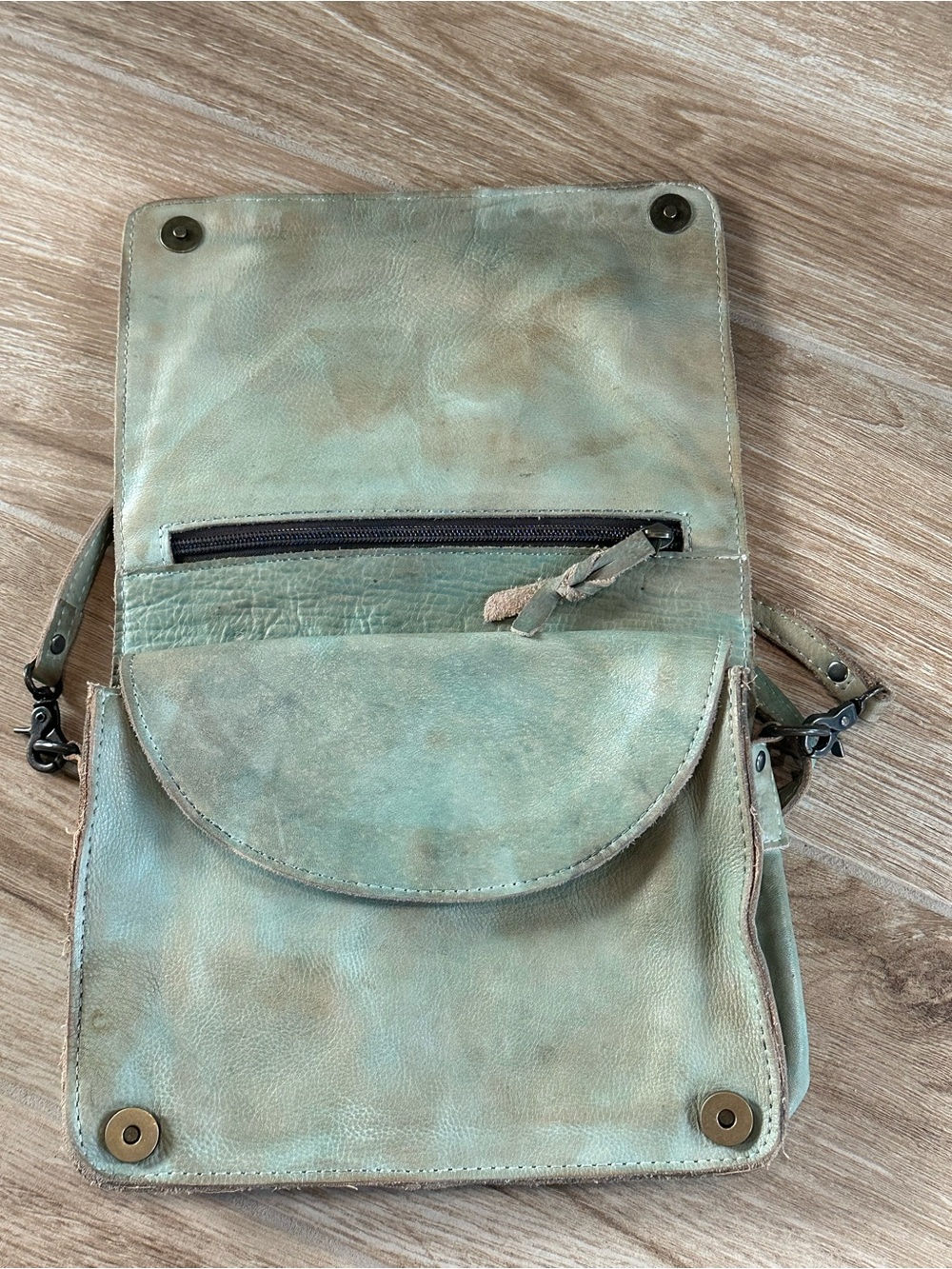 Never Mind handcrafted, vintage-style leather Patina look Mint  crossbody - Picture 4 of 6